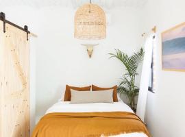 Downtown SURF SHACK- steps from main surf break, hotel in Sayulita