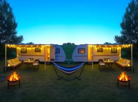 SwissHut Idyllic Farm Stay, hotel en Sigriswil