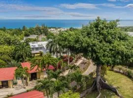 Casita 2 at Ceiba Tree Inn. Tranquility with Garden Views and Pergola with Ocean Overlook