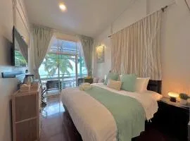 WalkToBeach-KingBr,Balcony,Kitchen,Grill,Pool,Cabana,FoodSt