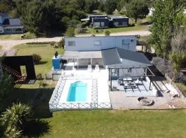 Casa luminosa con pileta y estilo mediterráneo en Costa Esmeralda