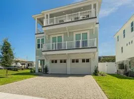 Endless Summer Oasis- Luxury 5br, heated pool, elevator, steps to ocean!