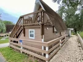 Lilac Loft- Lake, Pool, Pickle Ball, Disney, Fun!