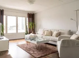 Spacious One-BR Townhouse with Sea Views and Sauna