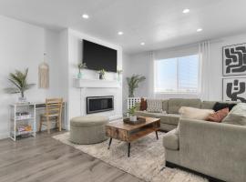 Serene New Lake Point Home with Views, hotel en Lake Point