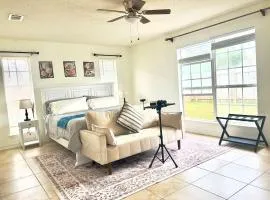 Cozy Private Room in Milton near Beaches