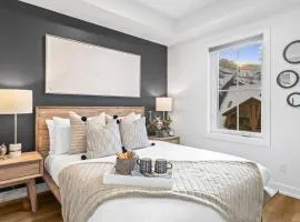3BR Mountain Bliss Retreat with Gym Hot Tub and Sauna