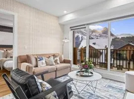 3BR Mountain Bliss Retreat with Gym Hot Tub and Sauna