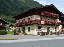 Pension Dorfplatzl, hotel cerca de Grosses Wiesbachhorn, Fusch an der Glocknerstrasse