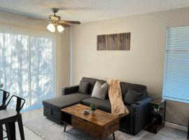 The Cozy Condo - Your Home Base near all amenities, hotel em Altura