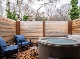 10 Creekside Retreat House with private Hot Tub