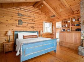 Adobe Village Villa with Private Patio- Wilderness, Hotel in Oak Creek