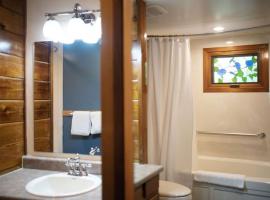 MORNING GLORY - Cabin for 2 in Oak Creek, хотел в Indian Gardens