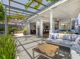 Sunset Views - walking distance to Fremantle CBD