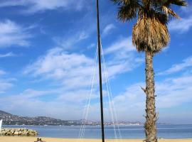 GASDON - Golfe de St-Tropez - Gassin - Studio cabine dans résidence avec piscine bord de mer, Hotel in Gassin