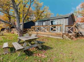 Studio Cottage #8 - Jack Pine, hotell i Gravenhurst