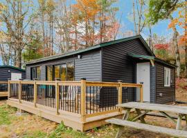 2-Bedroom Cottage #11 - Red Pine, hotel u gradu Grejvenherst