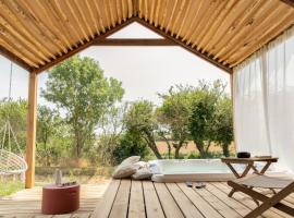 DAMONA LODGES, hôtel à Vairé