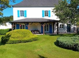 Bel appartement de plein pied avec jardin privé, hôtel à Moncayolle-Larrory-Mendibieu