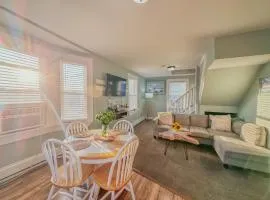 Entire Lovely 3 Bedroom, 2 Bathroom Apartment! 1 Block to the Beach and Boardwalk!
