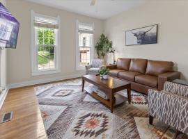 Simple Comfort 1 Bed 1 Bath Near Downtown Indy, hotel u gradu Indijanopolis