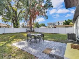 roomstr Hawaii Room 1 Bedroom in South Tampa with Shared Full Bathroom & FREE COFFEE