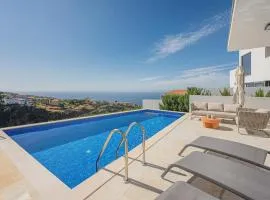 Sunny Ocean View Villa