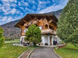 Kiwi Chalet - Mountain Views & Cozy NZ Vibes, chata v destinaci Goldswil