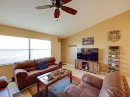 Screened Porch and Pool Access Cozy Sebring Condo