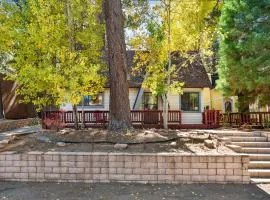 Peregrine Chalet - Hot Tub, Walk to Slopes, Shuttle, Fenced Yard, BBQ