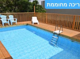 Domos Tiberias - Heated pool דומוס טבריה- בריכה מחוממת, hotel v destinaci Tiberias