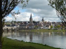 Logement indépendant dans cité médiévale, hotell sihtkohas La Charité-sur-Loire