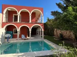 Habitacion chica con piscina