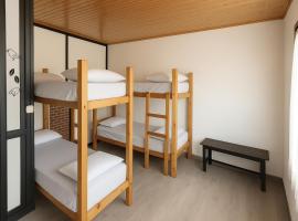 Albergue Tritón - Villanúa, hotel in Villanúa