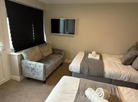 Modern Studio London Near Hospital