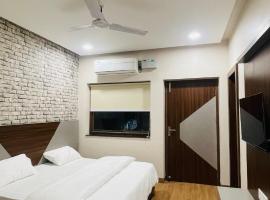 Hotel Black pepper, hotel in Rāmpur