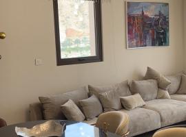 Muscat Bay ! - Stay Where Ocean, Mountains and Luxury Come Together !, hotel en Mascate