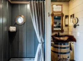 "Land of the Free, Home of the Brave" Double Luxury Treehouse for 12 Near Dollywood & Pigeon Forge