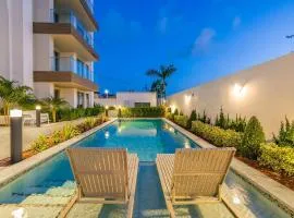 Modern Studio w/ Pool, Gym & Rooftop Palm Beach