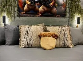 "Squirrels Gone Wild" Luxury Treehouse Adventure Near Dollywood & Pigeon Forge