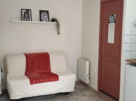 Studio - BMX, hotel in Argentré