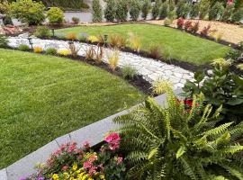 Evergreen Garden close to Downtown Portland Beaverton next to St Vincents Hospital, khách sạn ở Portland