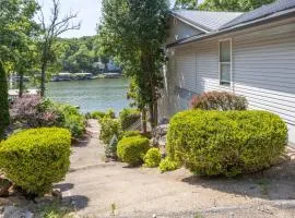 Kahokee Trail Lodge-Pedal Boat, and Nearby Restos