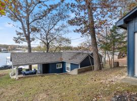 Sunset & Lake Views, Outdoor Dining & Seats, Hotel in Buck Creek