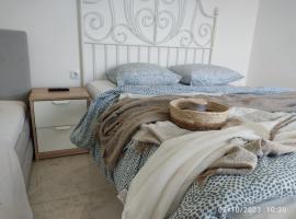 Las Hermanas Seaside, hotel v destinaci Perea