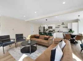 Elegant 2Story Bloomfield 3 Kings 2 Queens