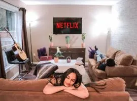 Close to Kingston Downtown