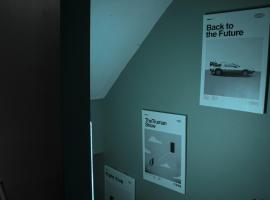 Close to Kingston Downtown, hotel in Kingston