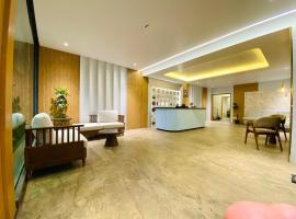 The Sapphire Hotel โรงแรมในเบลกวม