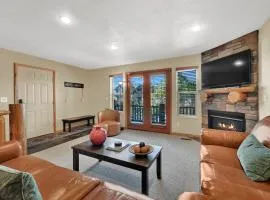 Eden Mountain Condo with Views Pool & Hot Tub Access